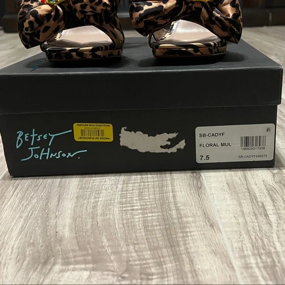 Betsey Johnson Leopard Print Slingback Heels with Green Heel size 7.5 - Picture 4 of 7